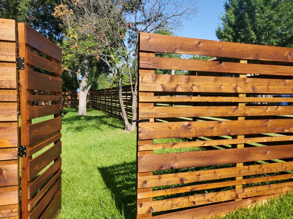A wooden fence with two slats on each side.
